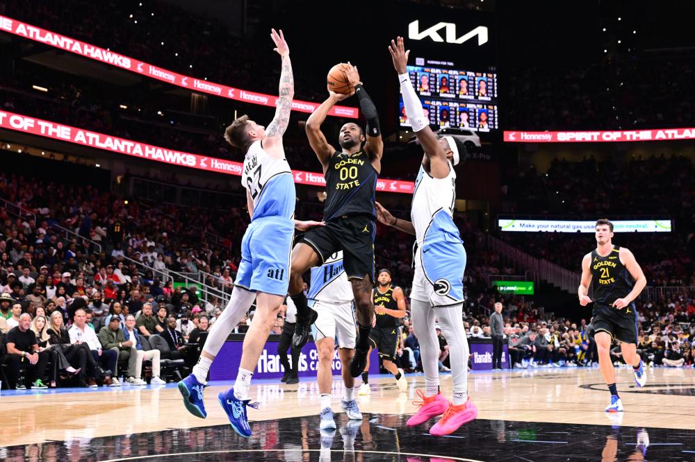 包括两名助 包括两名助